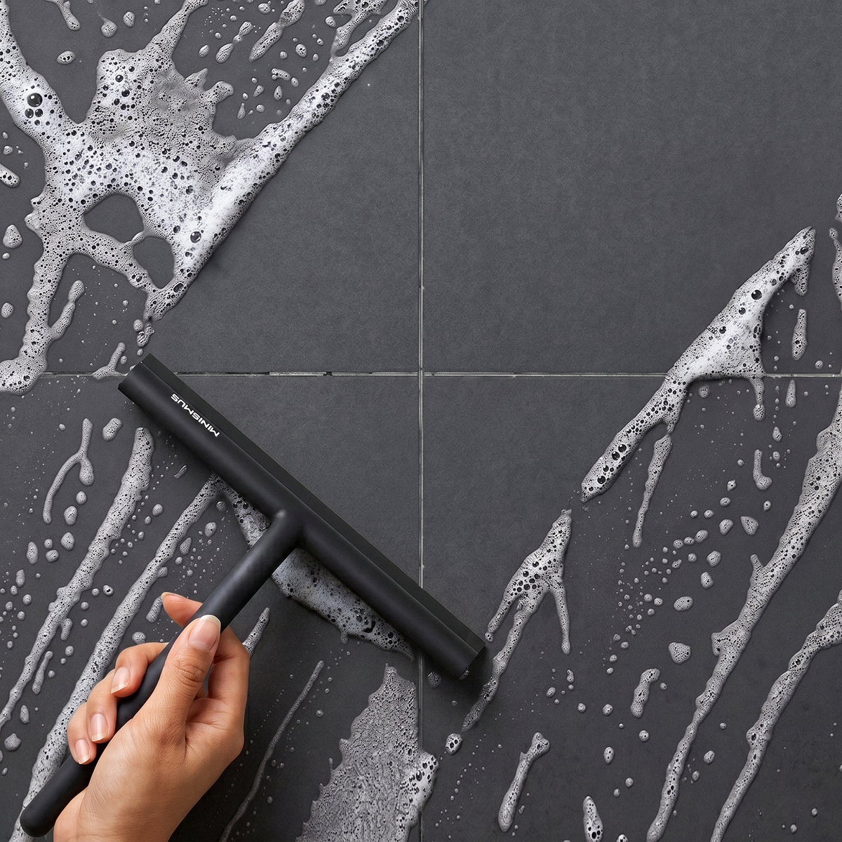 Bathroom Squeegee with Built-In Hook and Durable Silicone Blade, 21cm