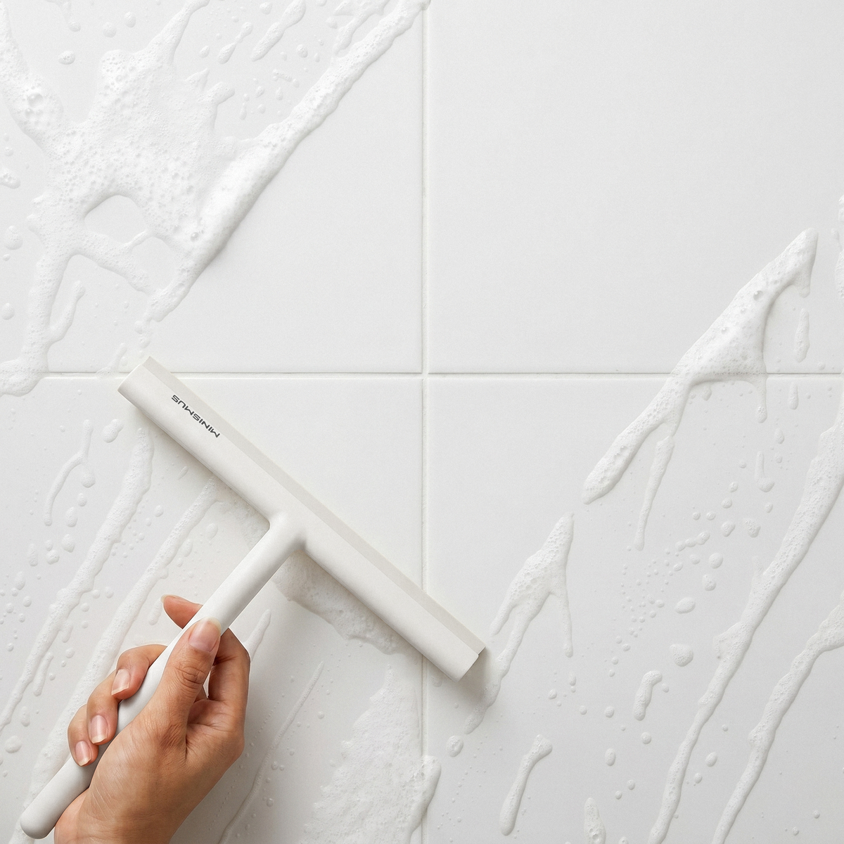 Bathroom Squeegee with Built-In Hook and Durable Silicone Blade, 21cm